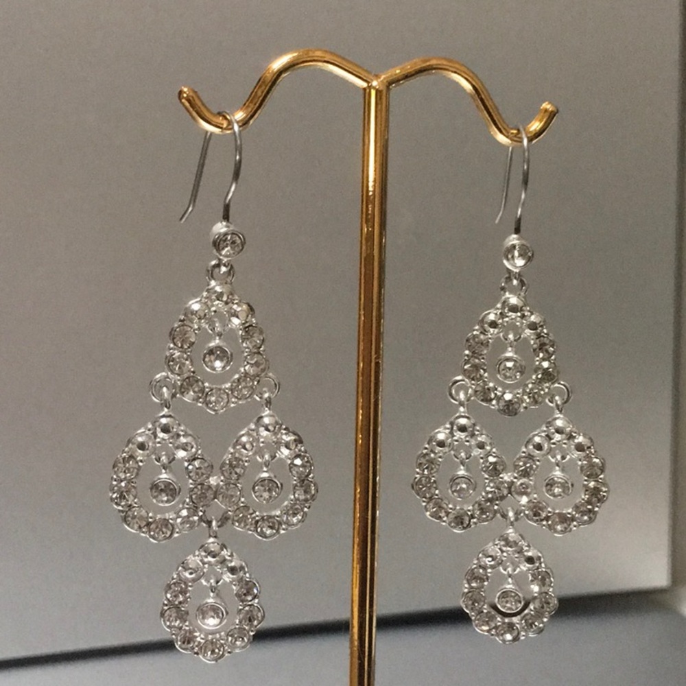 VINTAGE Metallic silver statement earrings pierced chandelier rhinestones
Luxe - Picture 8 of 9